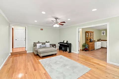 Living - 133 Stratford St, Vallejo, CA 94591 photo 6 of 7