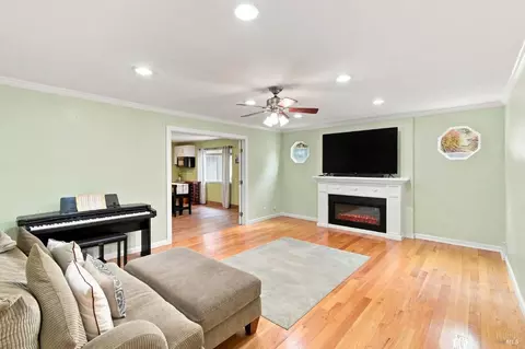 Living - 133 Stratford St, Vallejo, CA 94591 photo 4 of 7