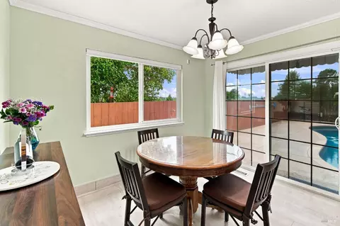 Dining - 133 Stratford St, Vallejo, CA 94591 photo 3 of 5