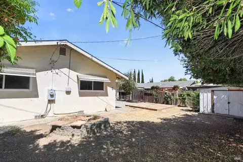 Exterior - 289 Markham Ave, Vacaville, CA 95688 photo 7 of 10