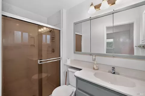 Bath - 289 Markham Ave, Vacaville, CA 95688 photo 2 of 2