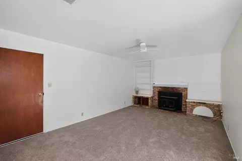 Living - 289 Markham Ave, Vacaville, CA 95688 photo 2 of 6
