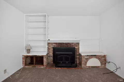 Living - 289 Markham Ave, Vacaville, CA 95688 photo 3 of 6