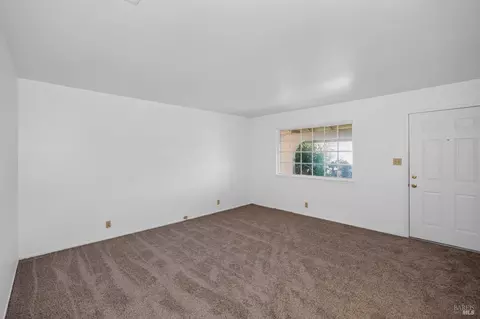 Living - 289 Markham Ave, Vacaville, CA 95688 photo 5 of 6