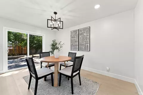 Dining - 640 E Creekside Cir, Dixon, CA 95620 photo 3 of 5