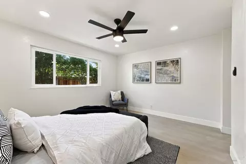 Bedroom - 640 E Creekside Cir, Dixon, CA 95620 photo 6 of 8