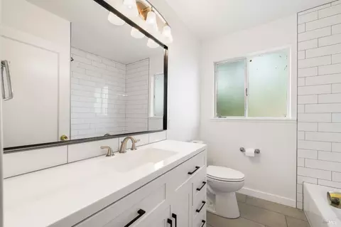 Bath - 2965 Hayman Ave, Vallejo, CA 94591 photo 1 of 3