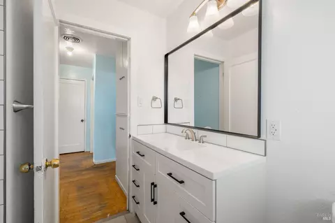 Bath - 2965 Hayman Ave, Vallejo, CA 94591 photo 2 of 3