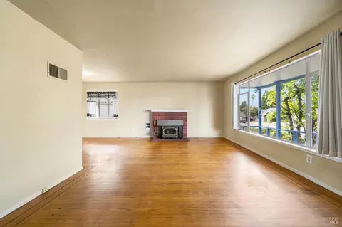 Living - 2965 Hayman Ave, Vallejo, CA 94591 photo 2 of 9
