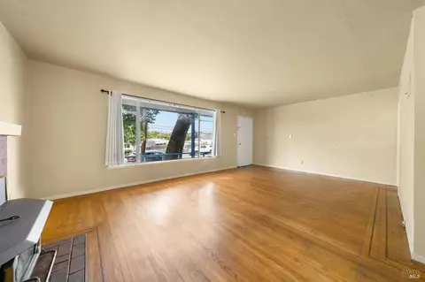 Living - 2965 Hayman Ave, Vallejo, CA 94591 photo 4 of 9