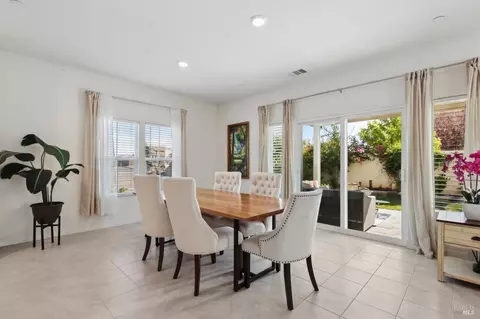 Dining - 1065 St Olaf Ct, Dixon, CA 95620 photo 3 of 4