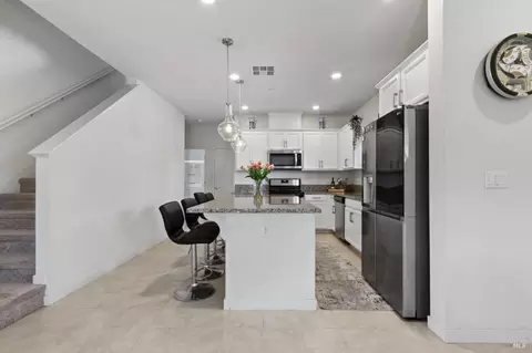 Entry Way - 1065 St Olaf Ct, Dixon, CA 95620 photo 3 of 4