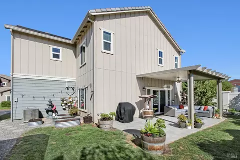 Exterior - 1065 St Olaf Ct, Dixon, CA 95620 photo 3 of 11