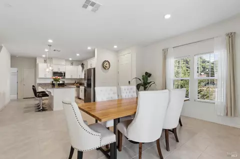 Dining - 1065 St Olaf Ct, Dixon, CA 95620 photo 4 of 4