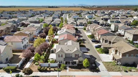 View/Area - 1065 St Olaf Ct, Dixon, CA 95620 photo 4 of 9