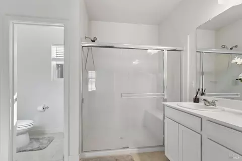 Bath - 1065 St Olaf Ct, Dixon, CA 95620 photo 2 of 3