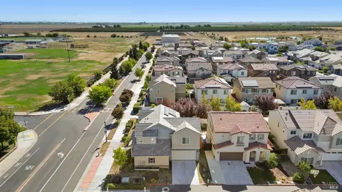 View/Area - 1065 St Olaf Ct, Dixon, CA 95620 photo 2 of 9