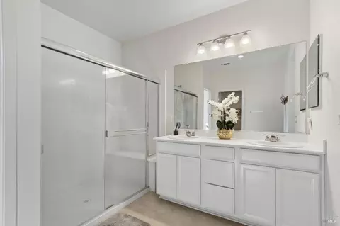 Bath - 1065 St Olaf Ct, Dixon, CA 95620 photo 1 of 3