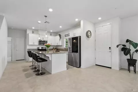 Entry Way - 1065 St Olaf Ct, Dixon, CA 95620 photo 2 of 4