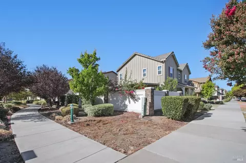 Exterior - 1065 St Olaf Ct, Dixon, CA 95620 photo 10 of 11