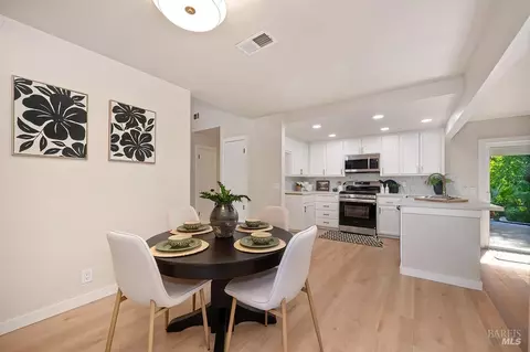 Dining - 440 Edgewood Dr, Vacaville, CA 95688 photo 3 of 3