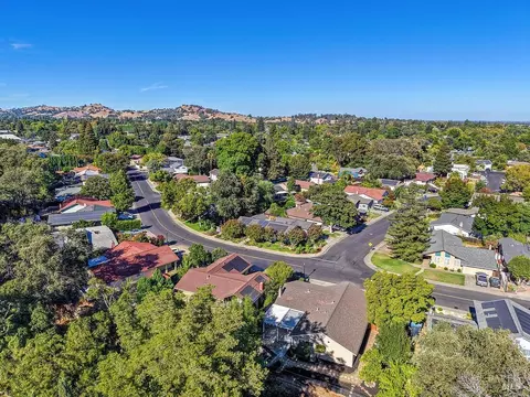 View/Area - 440 Edgewood Dr, Vacaville, CA 95688 photo 2 of 2