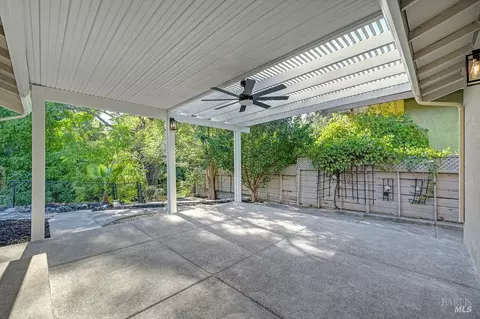 Exterior - 440 Edgewood Dr, Vacaville, CA 95688 photo 5 of 10