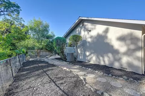 Exterior - 440 Edgewood Dr, Vacaville, CA 95688 photo 9 of 10