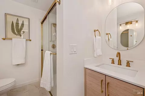 Bath - 440 Edgewood Dr, Vacaville, CA 95688 photo 2 of 3