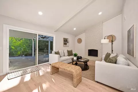 Living - 440 Edgewood Dr, Vacaville, CA 95688 photo 2 of 2