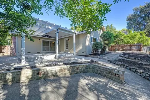Exterior - 440 Edgewood Dr, Vacaville, CA 95688 photo 6 of 10