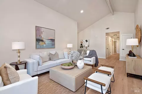 Living - 440 Edgewood Dr, Vacaville, CA 95688 photo 1 of 2