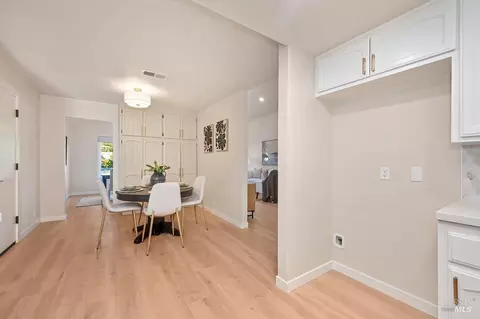 Entry Way - 440 Edgewood Dr, Vacaville, CA 95688 photo 2 of 2