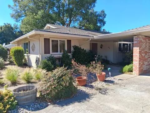 221 White Oak Dr, Santa Rosa, CA 95409