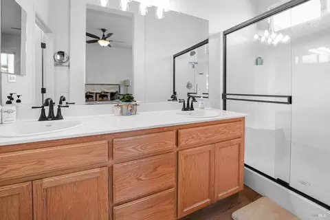 Bath - 365 Rennert Way, Dixon, CA 95620 photo 1 of 4