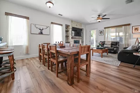 Dining - 365 Rennert Way, Dixon, CA 95620 photo 2 of 2