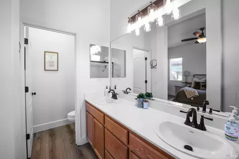 Bath - 365 Rennert Way, Dixon, CA 95620 photo 2 of 4