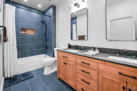 Bath - 365 Rennert Way, Dixon, CA 95620 photo 3 of 4