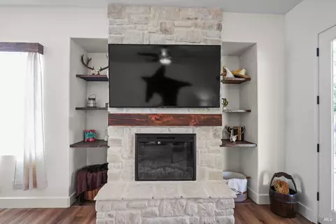 Living - 365 Rennert Way, Dixon, CA 95620 photo 3 of 3