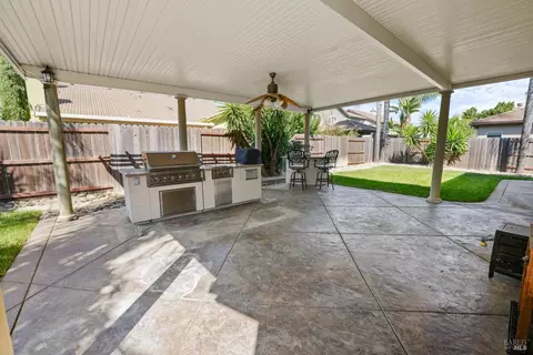 Exterior - 365 Rennert Way, Dixon, CA 95620 photo 4 of 11