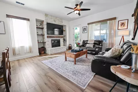 Living - 365 Rennert Way, Dixon, CA 95620 photo 1 of 3