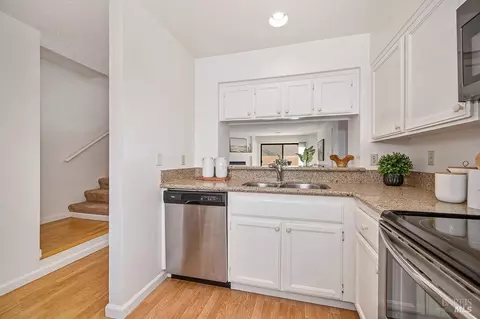 Kitchen - 141 Nantucket Ln, Vallejo, CA 94590 photo 3 of 3