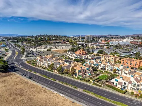 View/Area - 141 Nantucket Ln, Vallejo, CA 94590 photo 4 of 10