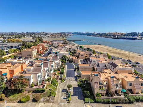 View/Area - 141 Nantucket Ln, Vallejo, CA 94590 photo 2 of 10