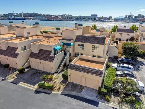 View/Area - 141 Nantucket Ln, Vallejo, CA 94590 photo 9 of 10