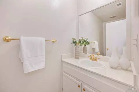Bath - 141 Nantucket Ln, Vallejo, CA 94590 photo 1 of 3