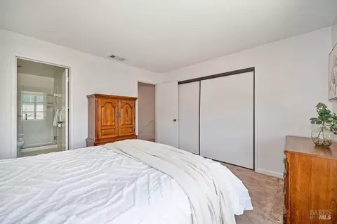 Bedroom - 141 Nantucket Ln, Vallejo, CA 94590 photo 4 of 6