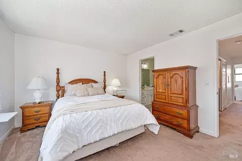 Bedroom - 141 Nantucket Ln, Vallejo, CA 94590 photo 3 of 6
