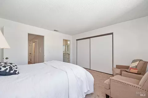 Bedroom - 141 Nantucket Ln, Vallejo, CA 94590 photo 5 of 6