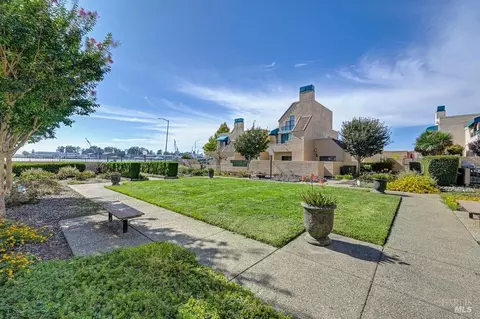Exterior - 141 Nantucket Ln, Vallejo, CA 94590 photo 13 of 16